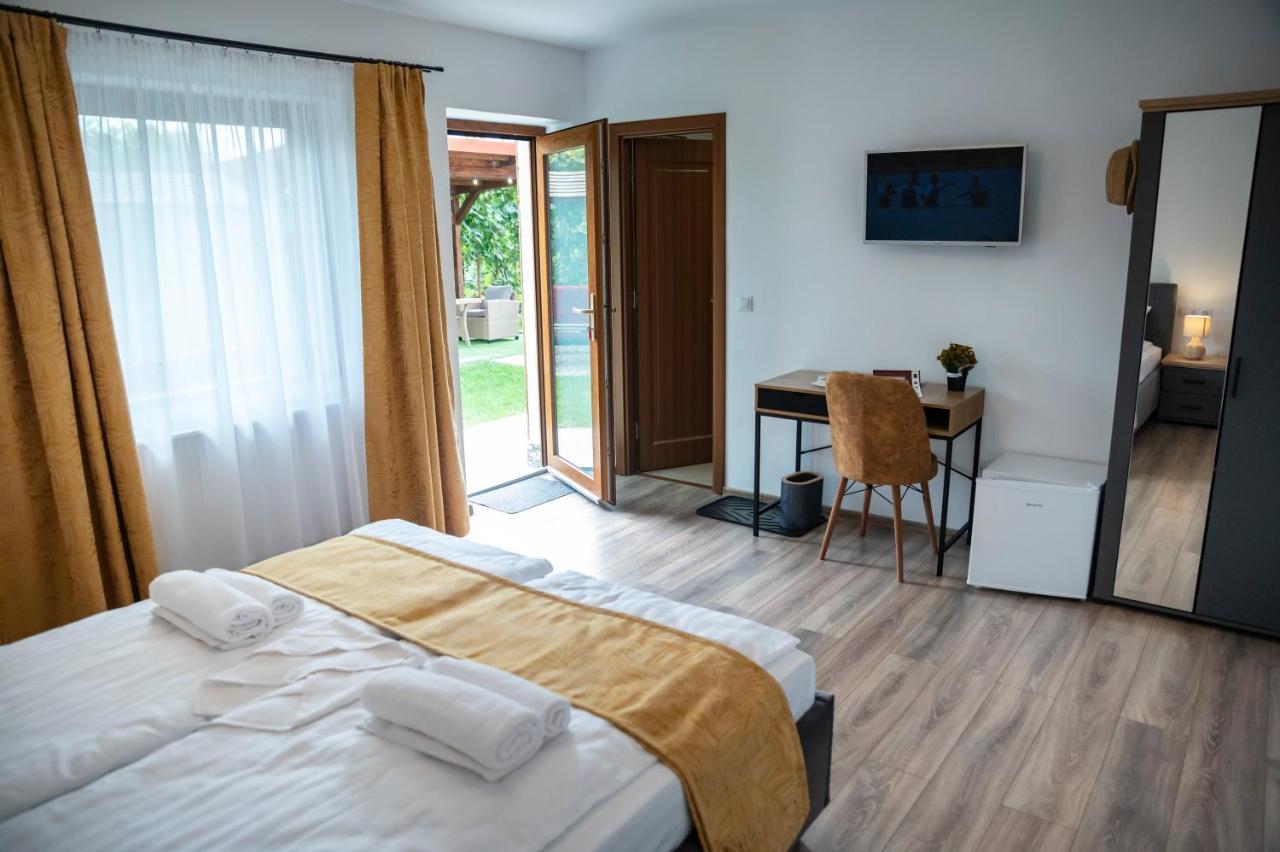 Magda Garden Hotel Cartisoara Luaran gambar
