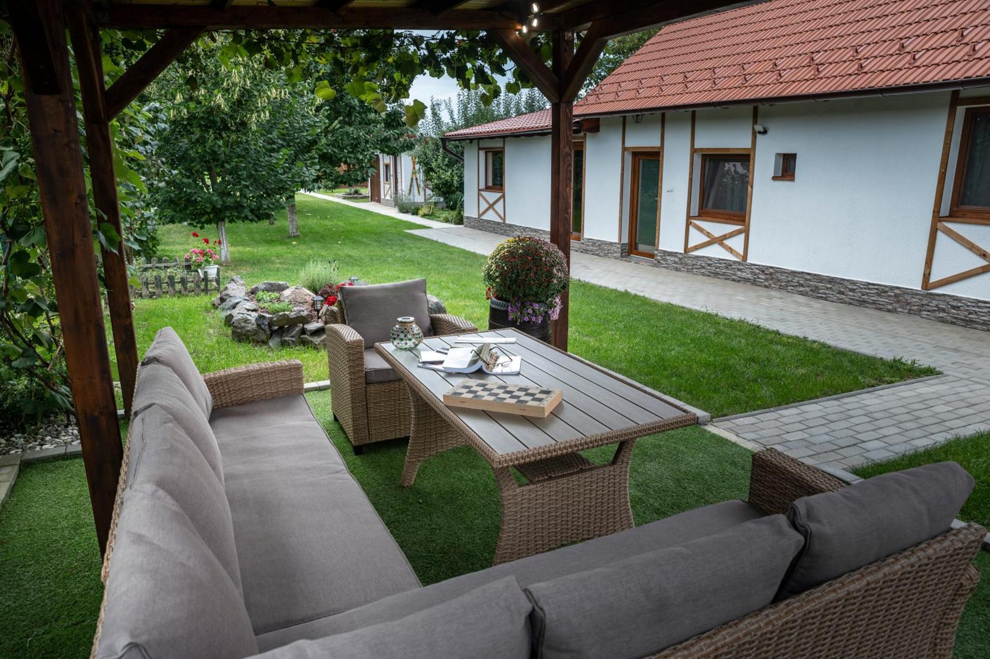 Magda Garden Hotel Cartisoara Luaran gambar